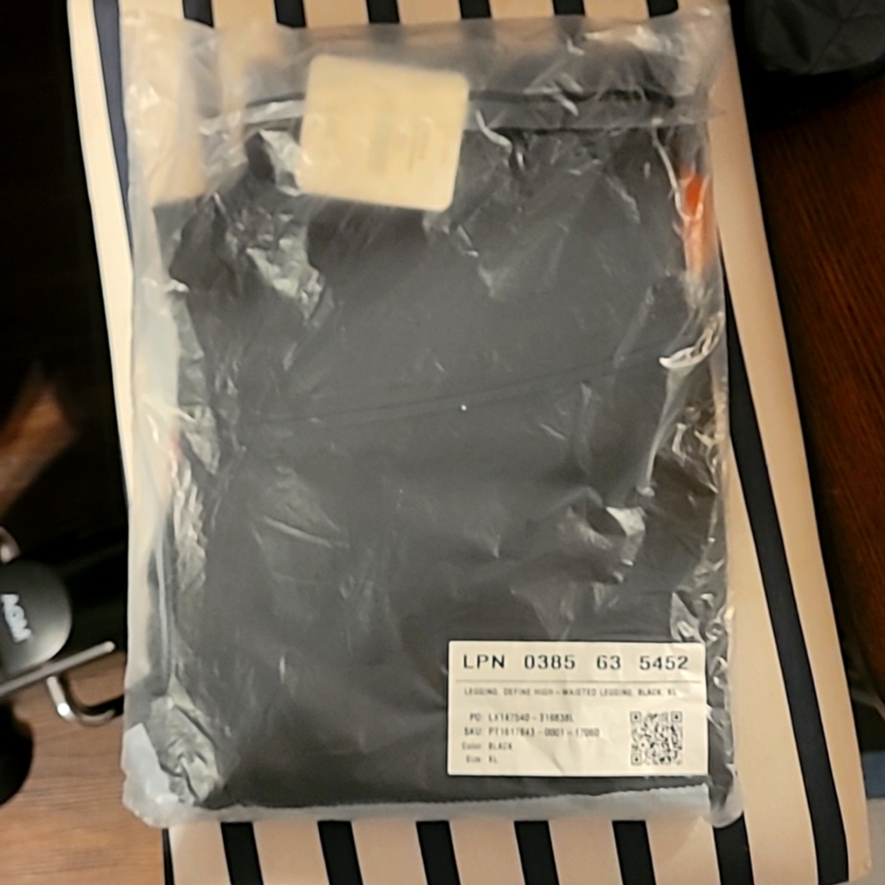 NWT FABLETICS Powerhold High Waisted Legging Black Sz XL, slimming & flattering